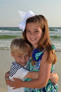 siblings smiling in a sunset photo - Find a photographer near me in PCB