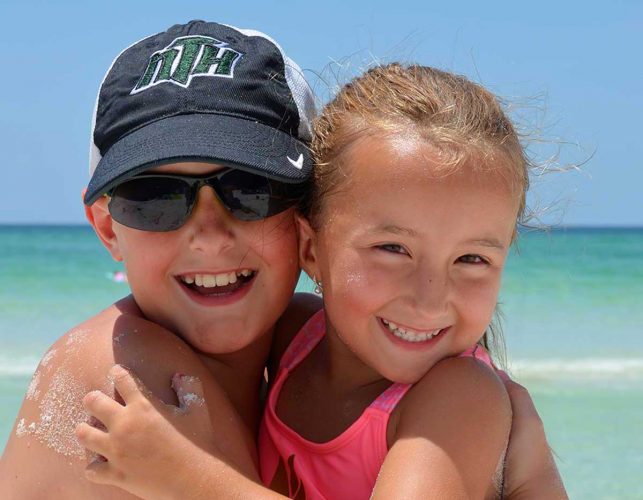 kids hugging for their beach photo