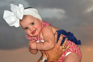 Baby with big bow. We take baby photos in Panama City Beach, Destin, Miramar Beach and Fort Walton Beach, Florida.